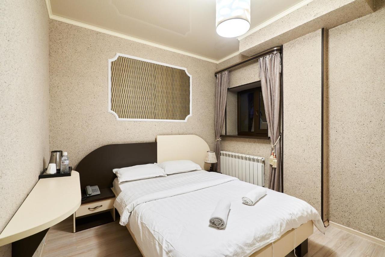 7 Days Hotel Алматы Экстерьер фото