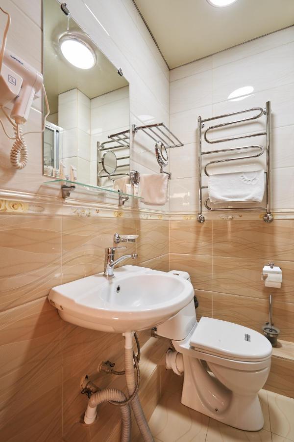 7 Days Hotel Алматы Экстерьер фото